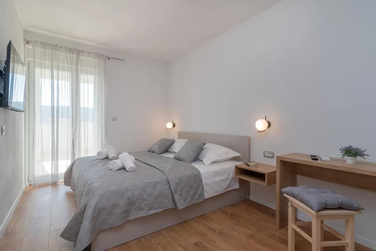 Olea Apartments Trogir 0*,