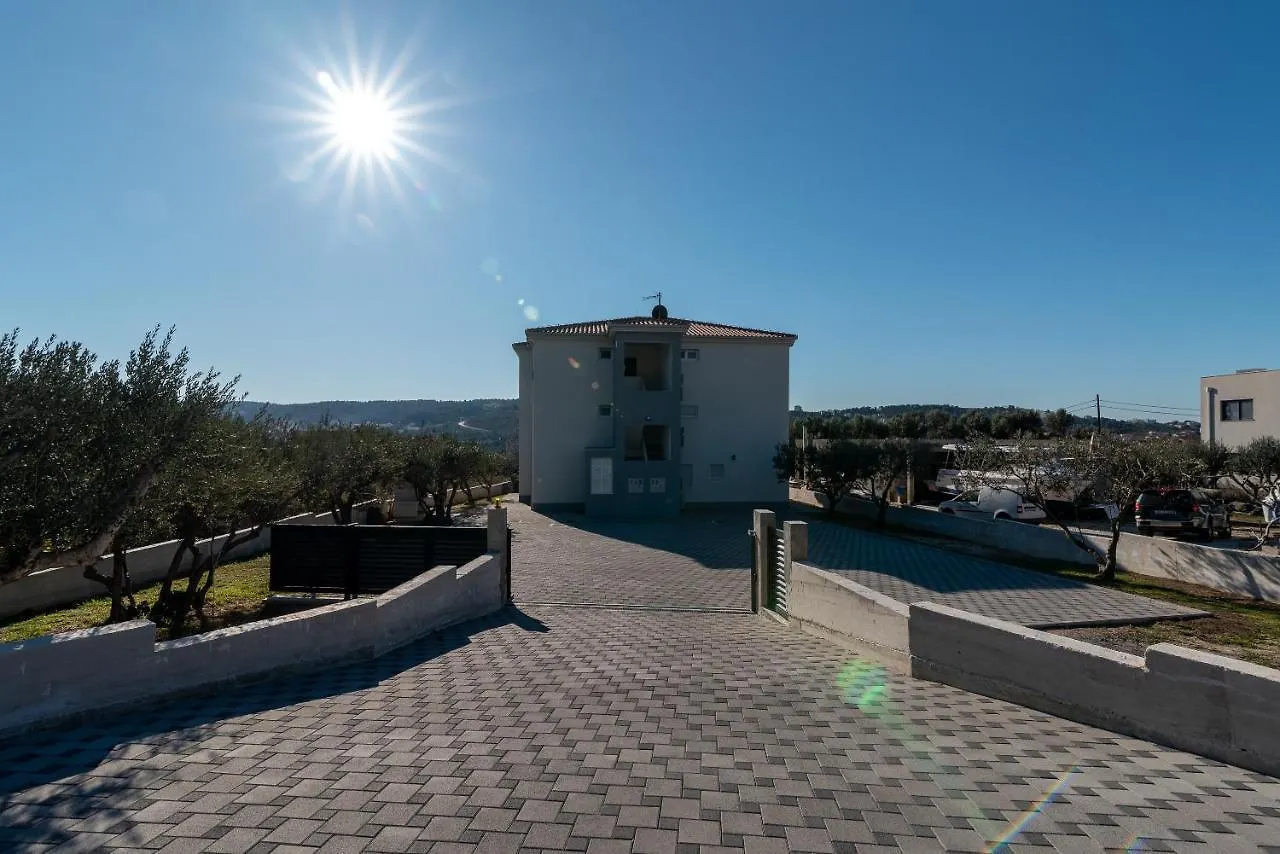 Olea Apartments Trogir 0*,