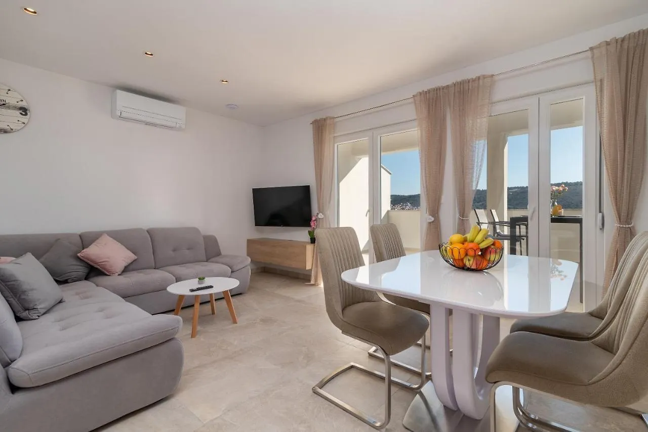 Olea Apartments Traù 0*,